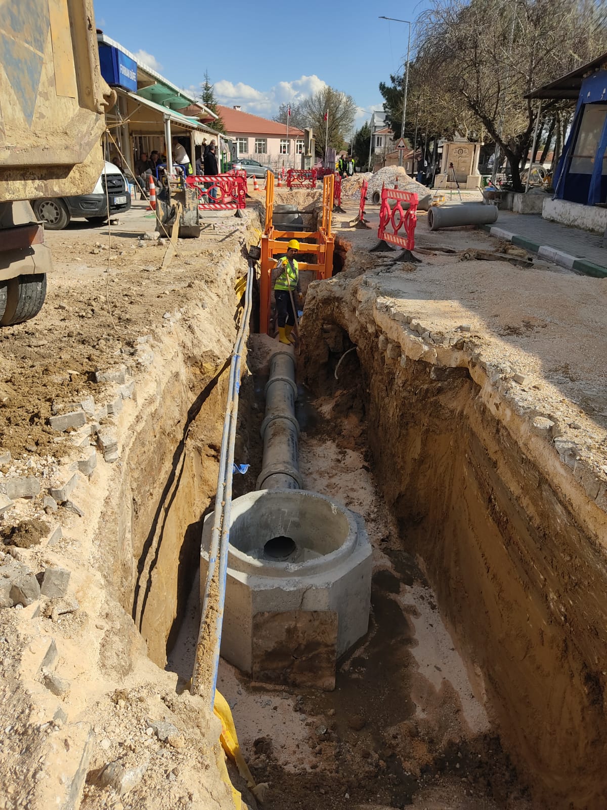 Atık Su-Yağmur Suyu Kanal ve Kollektörleri